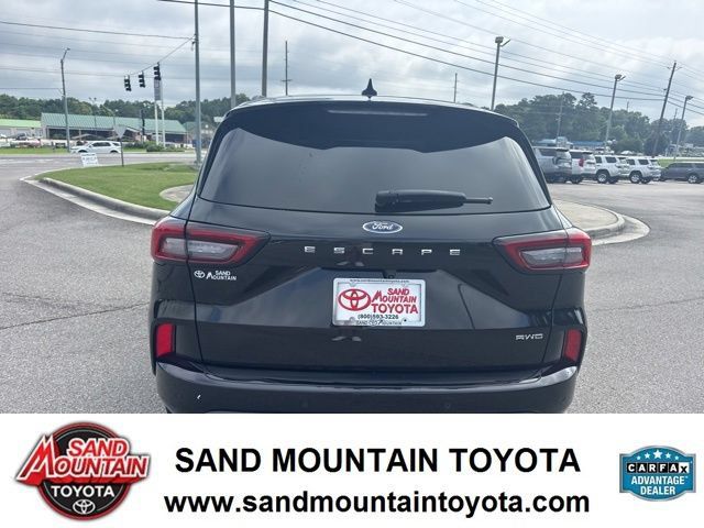 Used 2023 Ford Escape ST-Line Elite w/ Premium Technology Package AWD/4WD image 4