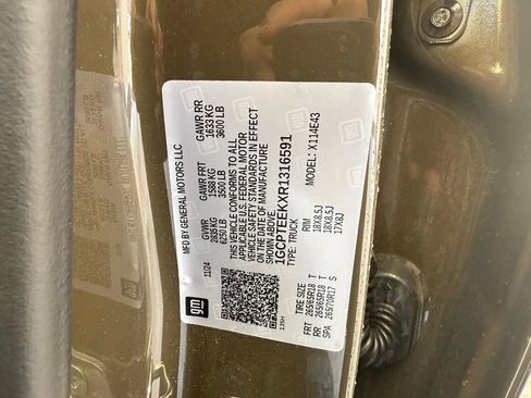 Used 2024 Chevrolet Colorado Trail Boss AWD/4WD image 15