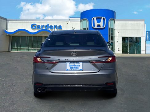 Used 2025 Toyota Camry SE FWD image 5