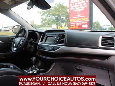 Used 2019 Toyota Highlander AWD V6 image 12