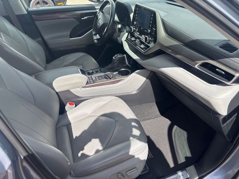 Used 2020 Toyota Highlander Limited image 14