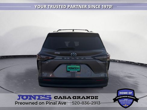 Used 2023 Toyota Sienna XLE image 4
