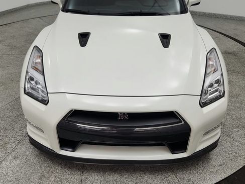 Used 2016 Nissan GT-R Premium AWD/4WD image 12