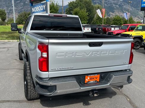 Used 2021 Chevrolet Silverado 2500 LTZ w/ Z71 Off-Road Package AWD/4WD image 11