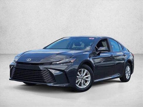 Used 2025 Toyota Camry LE image 1