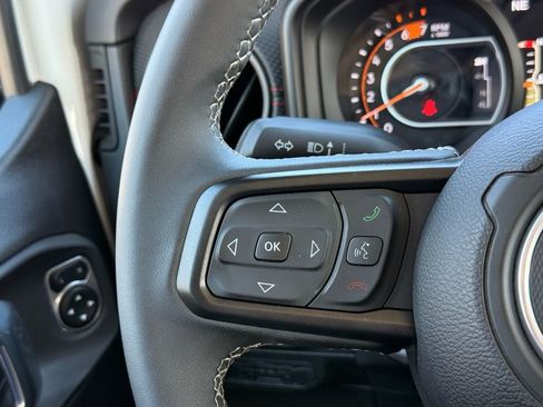 Used 2025 Jeep Wrangler Rubicon image 18
