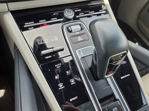 Used 2020 Porsche Cayenne AWD/4WD image 16