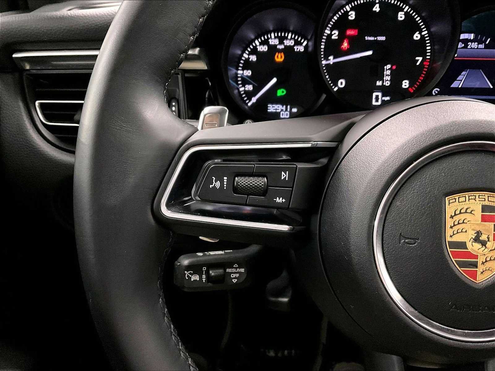 Certified 2023 Porsche Macan AWD/4WD image 27