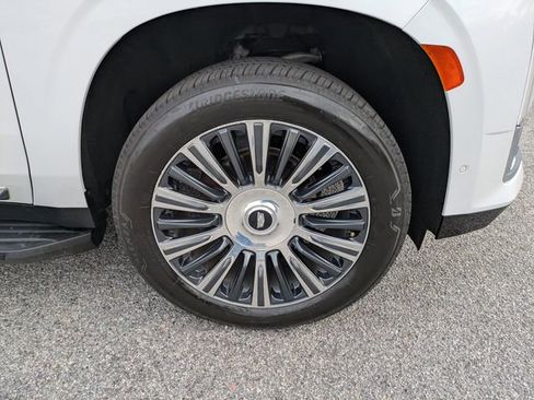 Used 2021 Cadillac Escalade Premium Luxury image 11