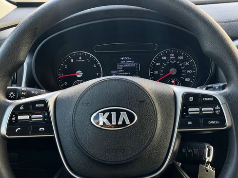 Used 2019 Kia Sorento LX image 12