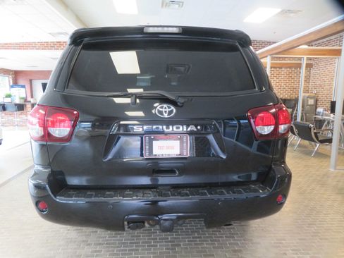 Used 2019 Toyota Sequoia SR5 AWD/4WD image 5