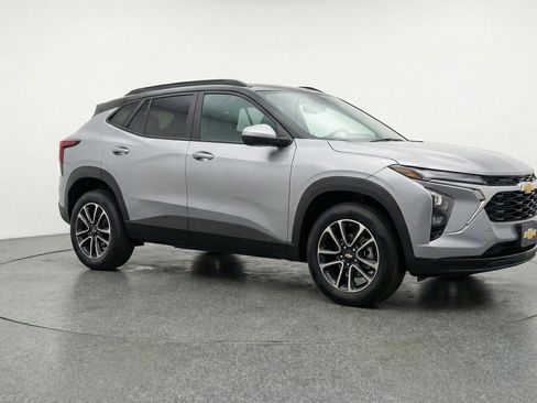 Used 2025 Chevrolet TrailBlazer LT w/ Driver Confidence Package image 1