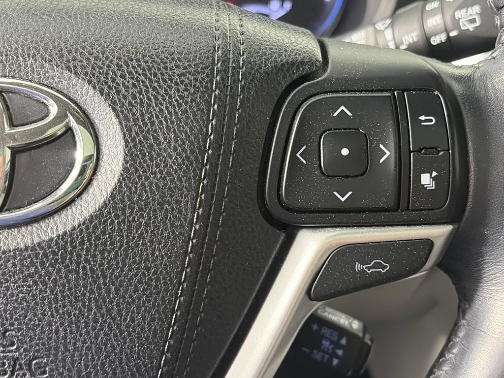 Used 2015 Toyota Highlander Limited Platinum AWD/4WD image 18