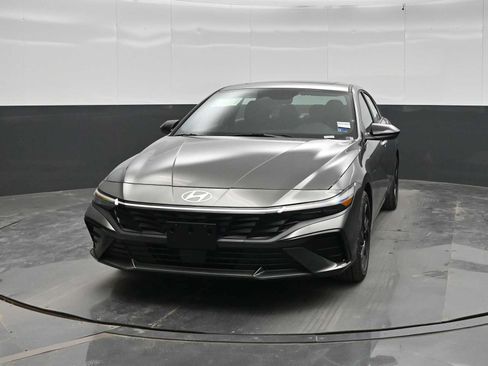 New 2026 Hyundai Elantra SEL Sport Premium FWD image 3