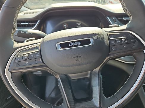 Used 2025 Jeep Grand Cherokee L Limited w/ Luxury Tech Group II image 10