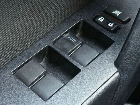 Used 2019 Toyota Corolla LE image 23