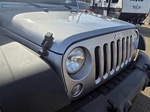 Used 2018 Jeep Wrangler Unlimited Sport S AWD/4WD image 37