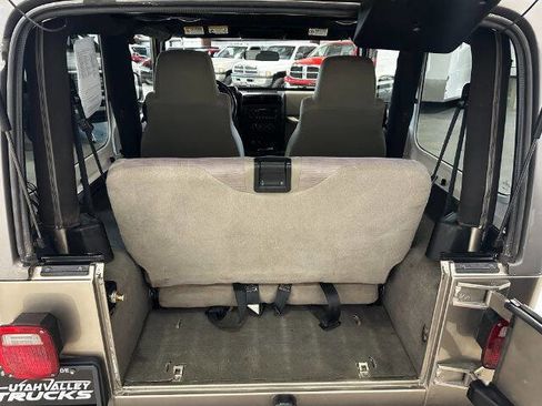 Used 2004 Jeep Wrangler Rubicon w/ Dual Top Group image 19