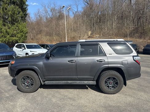Used 2014 Toyota 4Runner SR5 AWD/4WD image 3
