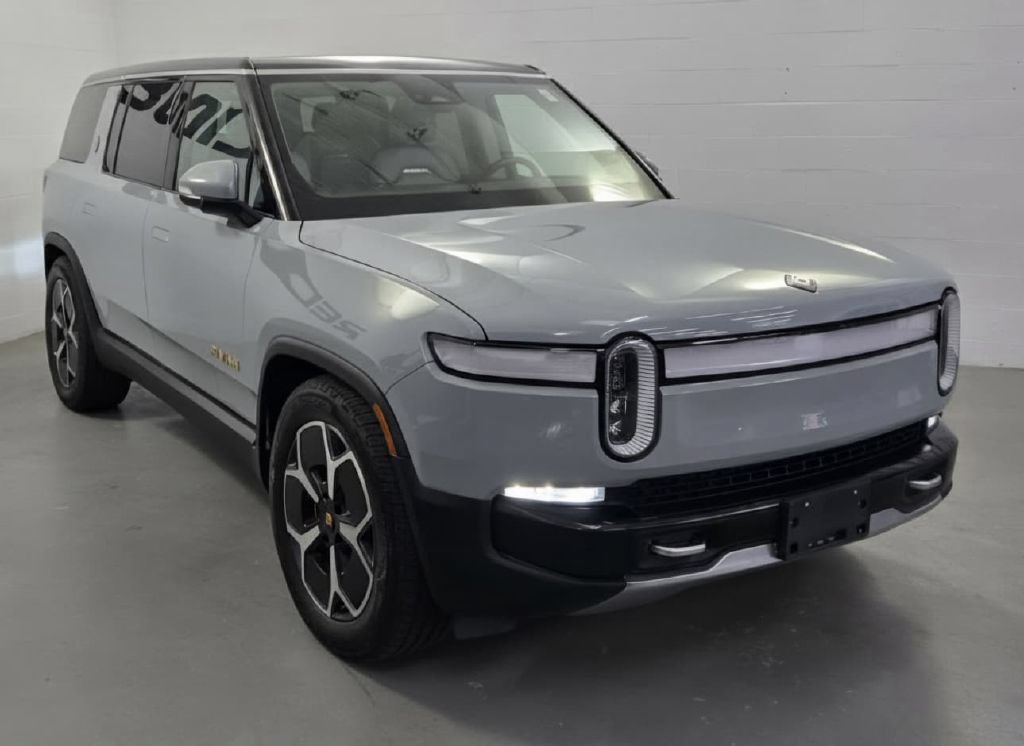 Used 2023 Rivian R1S Adventure Quad AWD/4WD image 3