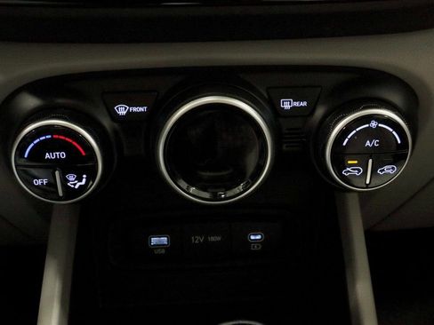 Certified 2024 Hyundai Venue SEL image 32