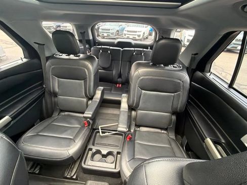 Used 2021 Ford Explorer Limited w/ Equipment Group 301A AWD/4WD image 15