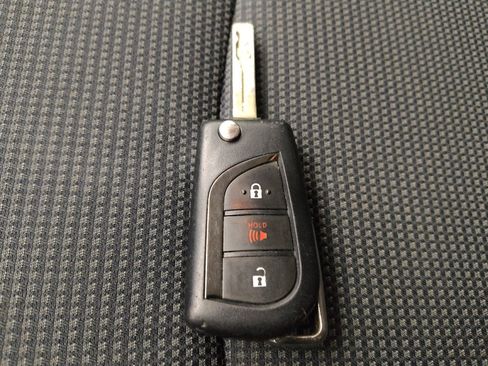 Used 2019 Toyota RAV4 LE AWD/4WD image 32