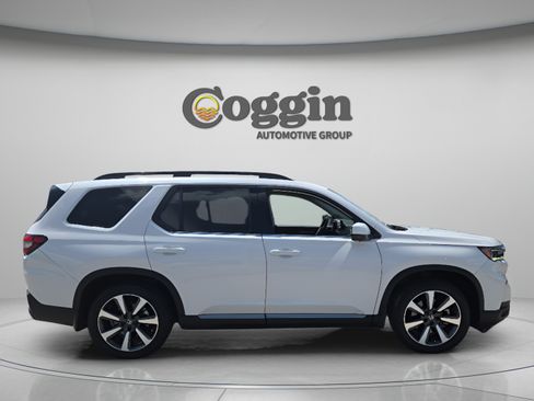 Used 2023 Honda Pilot Elite image 6