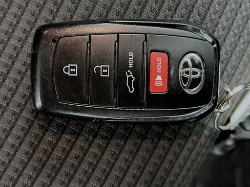 Used 2024 Toyota Highlander LE image 36