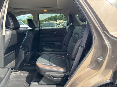 Used 2023 Nissan Pathfinder Platinum AWD/4WD image 25