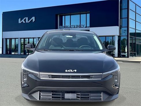 New 2025 Kia K4 LXS image 2