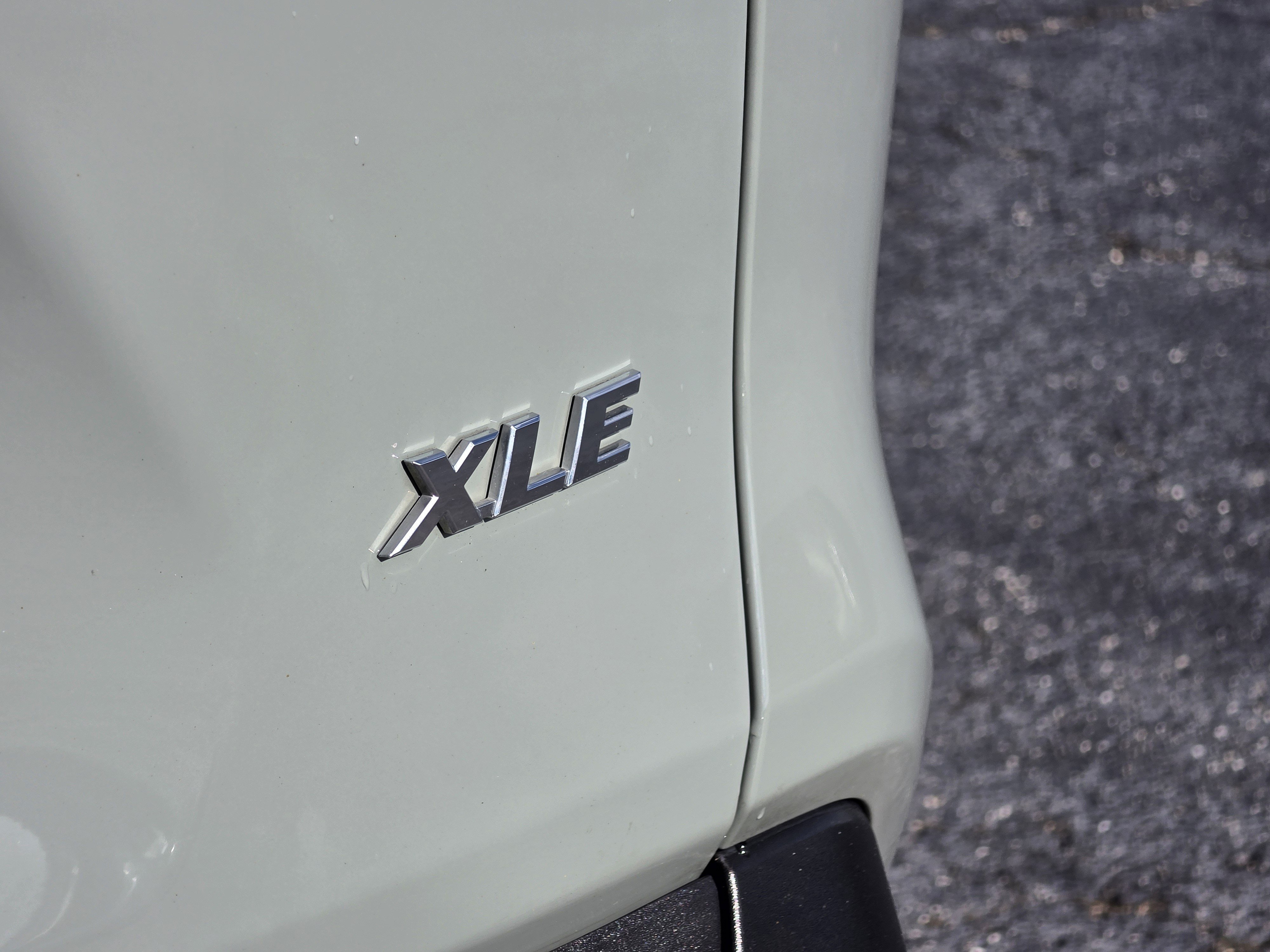 Used 2019 Toyota RAV4 XLE Premium w/ Advanced Technology Package FWD image 7