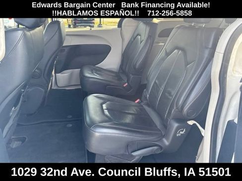Used 2020 Chrysler Pacifica Touring-L FWD image 14