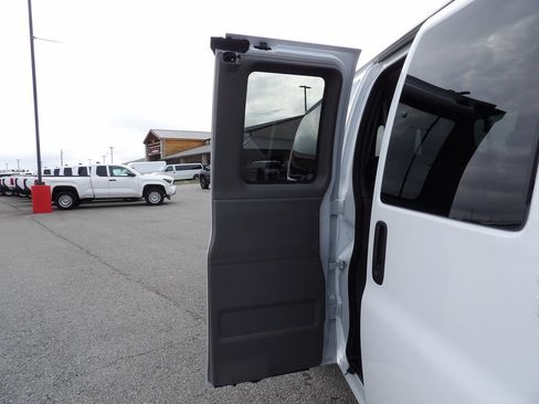 Used 2025 Chevrolet Express 3500 LT w/ LT Preferred Equipment Group RWD image 39