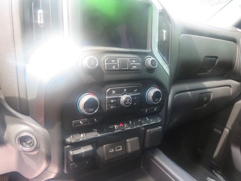 Used 2021 Chevrolet Silverado 1500 LT Trail Boss w/ LT Trail Boss Premium Package AWD/4WD image 11