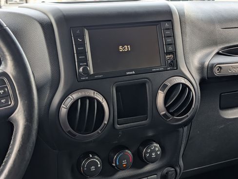 Used 2015 Jeep Wrangler Sport image 17