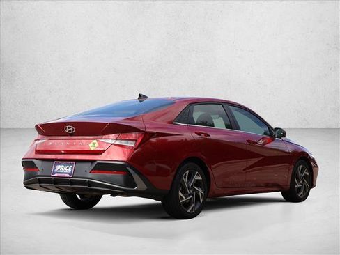 Used 2024 Hyundai Elantra Limited FWD image 5