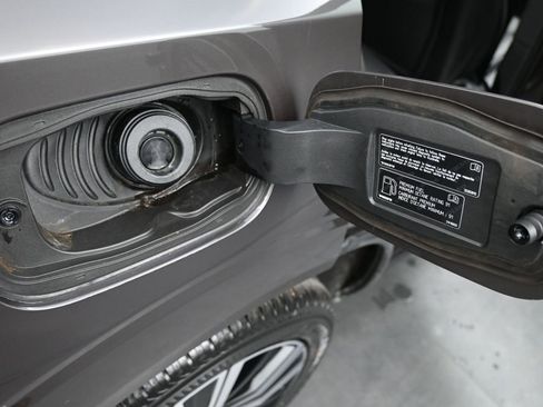 Certified 2023 Volvo XC60 B5 Plus w/ Protection Package Premier image 18