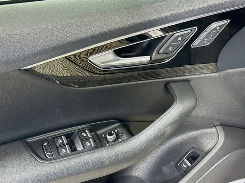 Used 2019 Audi Q7 3.0T Prestige AWD/4WD image 18