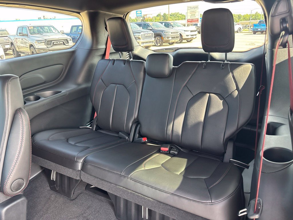 New 2027 Chrysler Pacifica Select AWD/4WD image 23