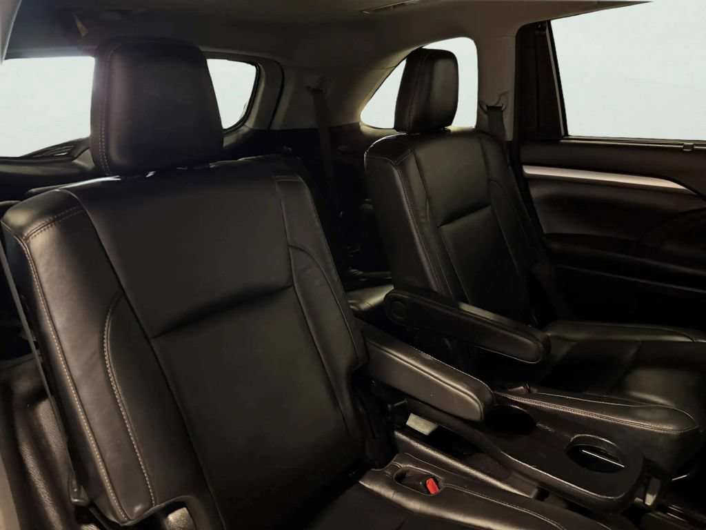 Used 2018 Toyota Highlander XLE w/ Protection Package #3 AWD/4WD image 25