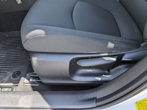 Used 2022 Toyota Corolla LE FWD image 19