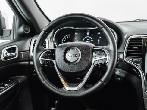 Used 2018 Jeep Grand Cherokee Laredo image 14