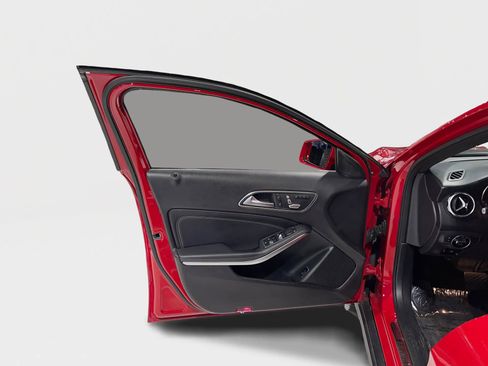 Used 2019 Mercedes-Benz GLA 250 w/ Convenience Package image 15