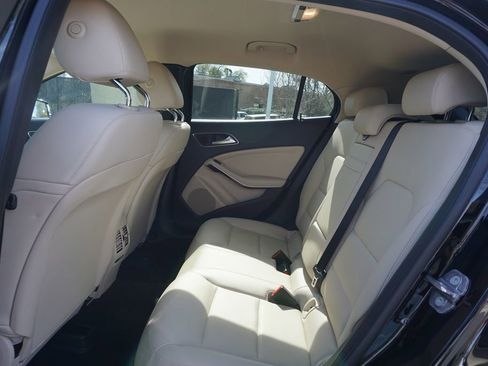 Used 2019 Mercedes-Benz GLA 250 4MATIC image 20