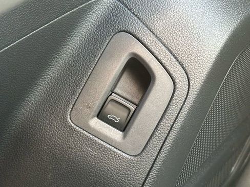 Used 2023 Volkswagen Atlas Cross Sport SE image 27