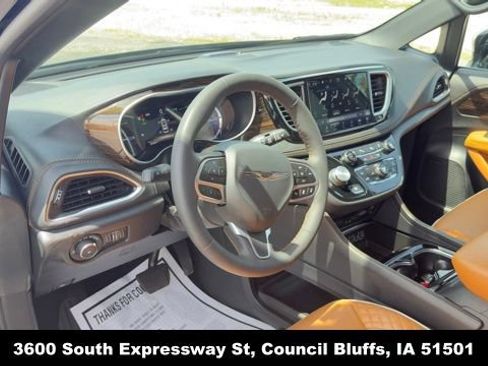Used 2023 Chrysler Pacifica Pinnacle FWD image 13