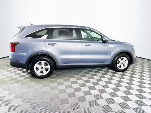 Used 2023 Kia Sorento LX FWD image 9