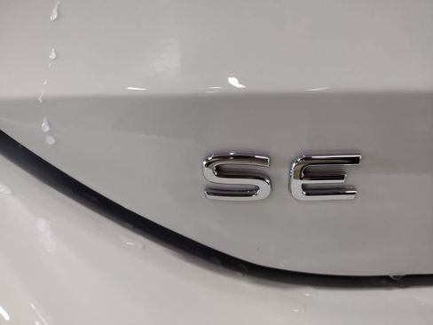 New 2025 Volkswagen Tiguan SE image 13