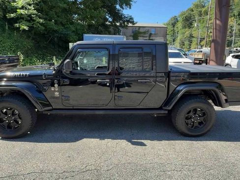 Used 2023 Jeep Gladiator Sport AWD/4WD image 5